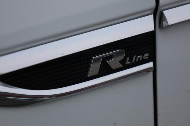 Volkswagen T-Roc 1.5 TSI Sport Business R NL auto nieuw door ons geleverd elektrische achterklep digital cockpit pro navigatie 19" LMV Suzuka achteruitrijcamera privacy glas R Line