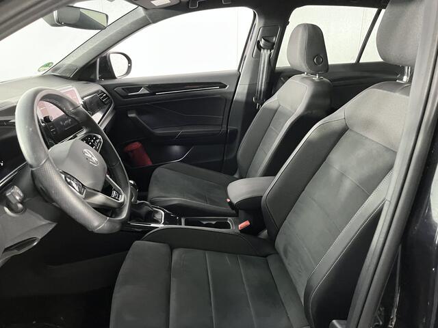 Volkswagen T-Roc 1.5 TSI R-Line / AUTOMAAT/ ADAPT. CRUISE/ LED/ CLIMA/ STOEL VERWARM./ APP-CONNECT/ RIJ-MODI/ PARK. SENSOREN + CAMERA/ NAVI/ 18" LMV