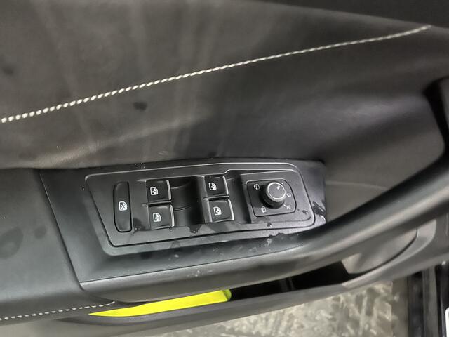 Volkswagen T-Roc 1.5 TSI R-Line / AUTOMAAT/ ADAPT. CRUISE/ LED/ CLIMA/ STOEL VERWARM./ APP-CONNECT/ RIJ-MODI/ PARK. SENSOREN + CAMERA/ NAVI/ 18" LMV