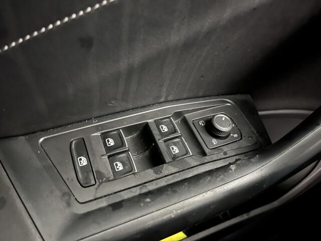 Volkswagen T-Roc 1.5 TSI R-Line / AUTOMAAT/ ADAPT. CRUISE/ LED/ CLIMA/ STOEL VERWARM./ APP-CONNECT/ RIJ-MODI/ PARK. SENSOREN + CAMERA/ NAVI/ 18" LMV