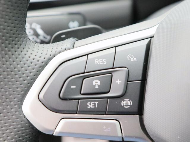 Volkswagen T-Roc 1.5 TSi 150 Pk Automaat R-Line Business | Adaptive Cruise | Climate Control | Camera | Navigatie | Stoelverwarming | Carplay | Trekhaak | 17 Inch | 23.588 Km!!