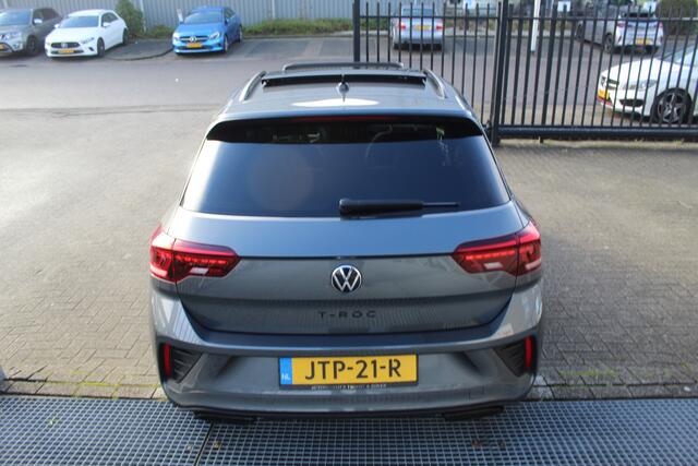 Volkswagen T-Roc 1.5 TSI 3x R-Line Automaat/Panoramadak/Trekhaak afneembaar/Navigatie/Virtual cockpit/Adaptive cruise control/Achteruitrijcamera/Parkeersensoren rondom/Apple carplay/Stoelverwarming/Keyless/Climate control/IQ light/DAB/Draadloze telefoonlader
