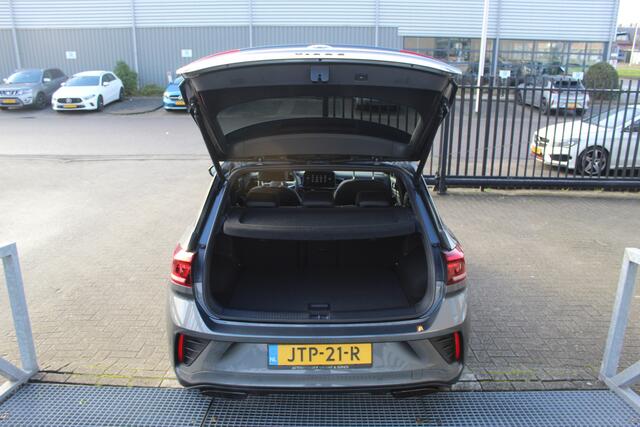 Volkswagen T-Roc 1.5 TSI 3x R-Line Automaat/Panoramadak/Trekhaak afneembaar/Navigatie/Virtual cockpit/Adaptive cruise control/Achteruitrijcamera/Parkeersensoren rondom/Apple carplay/Stoelverwarming/Keyless/Climate control/IQ light/DAB/Draadloze telefoonlader