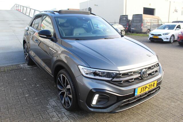 Volkswagen T-Roc 1.5 TSI 3x R-Line Automaat/Panoramadak/Trekhaak afneembaar/Navigatie/Virtual cockpit/Adaptive cruise control/Achteruitrijcamera/Parkeersensoren rondom/Apple carplay/Stoelverwarming/Keyless/Climate control/IQ light/DAB/Draadloze telefoonlader