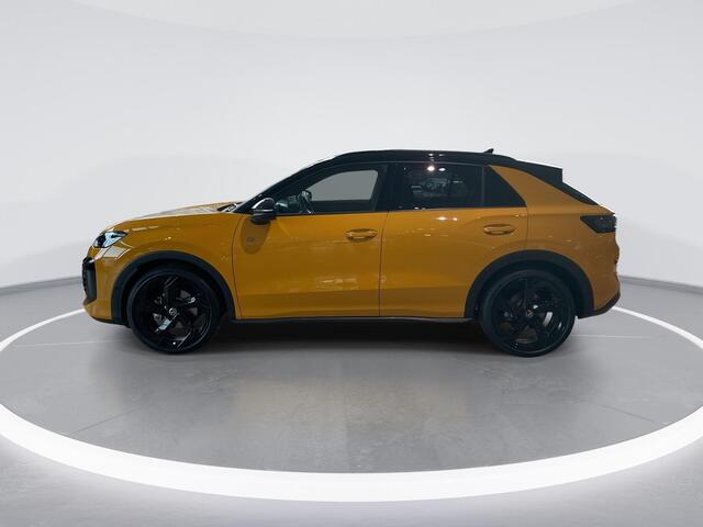 Volkswagen T-Roc 1.5 eTsi R-Line First Edition Panoramaschuif-kanteldak · Black Style Pakket · Multimedia Pakket · Tech Pakket Plus