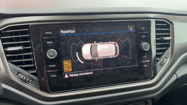 Volkswagen T-Roc 1.5 TSI Style TREKHAAK / CARPLAY / NAVI / AIRCO / PDC / BLUETOOTH / CRUISE / NL-AUTO