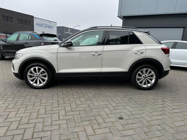 Volkswagen T-Roc 1.5 TSi Automaat 150 PK Navi. Camera stoelverw.