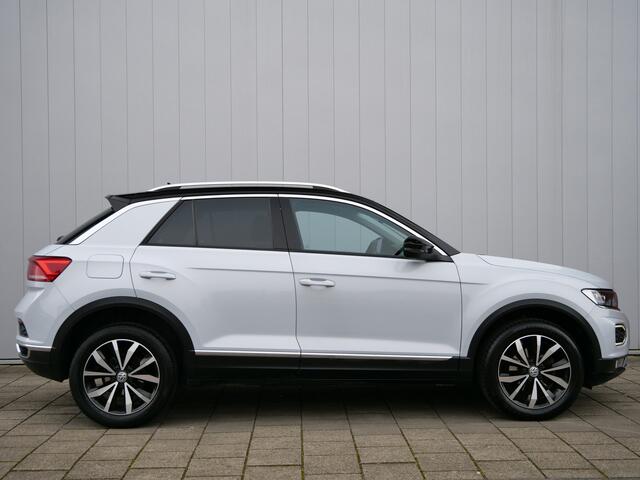 Volkswagen T-Roc 1.5 TSI Sport Business R 150 Pk Navigatie / Camera / PDC / Apple Carplay