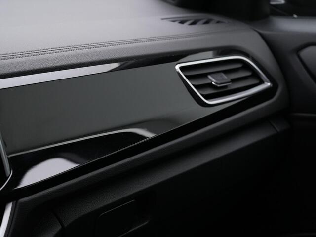 Volkswagen T-Roc 1.5 TSI 150 pk DSG R-Line | Achteruitrijcamera | Stoelverwarming | Navigatie | Adaptive Cruise