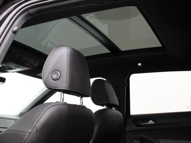 Volkswagen T-Roc 1.5 TSI R-Line+Blackpack | Panoramadak | Climate control | Adaptieve cruise control | LED | Navigatie | Achteruitrijcamera | Parkeersensoren | Apple Carplay/ Android Auto | Radio