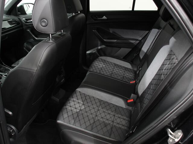 Volkswagen T-Roc 1.5 TSI R-Line+Blackpack | Panoramadak | Climate control | Adaptieve cruise control | LED | Navigatie | Achteruitrijcamera | Parkeersensoren | Apple Carplay/ Android Auto | Radio