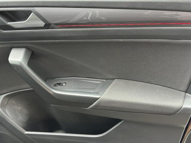 Volkswagen T-Roc 1.5 TSI Sport Bisns R,Carpl,trekh,Cam,Cruise