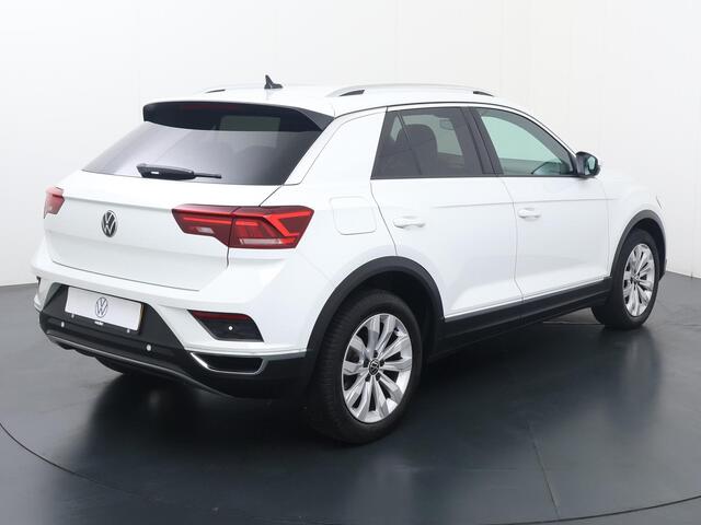 Volkswagen T-Roc 1.5 TSI Sport | 150 PK | Automaat | Trekhaak | Achteruitrijcamera | Adaptive cruise control | Voorstoelen verwarmd |