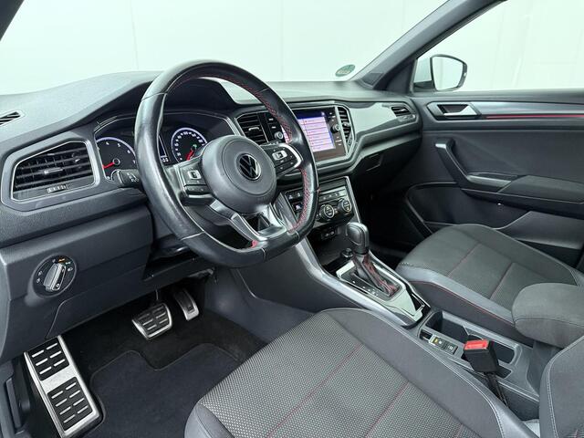 Volkswagen T-Roc 1.5 TSI Sport | 150 PK | Automaat | Trekhaak | Achteruitrijcamera | Adaptive cruise control | Voorstoelen verwarmd |