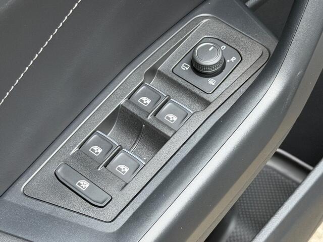 Volkswagen T-Roc 1.5 TSI 150pk DSG R-Line | Black Style | Camera | Keyless | Elek. Achterklep | Dode hoek | Rijklaar incl. 1 jaar Bovag garantie