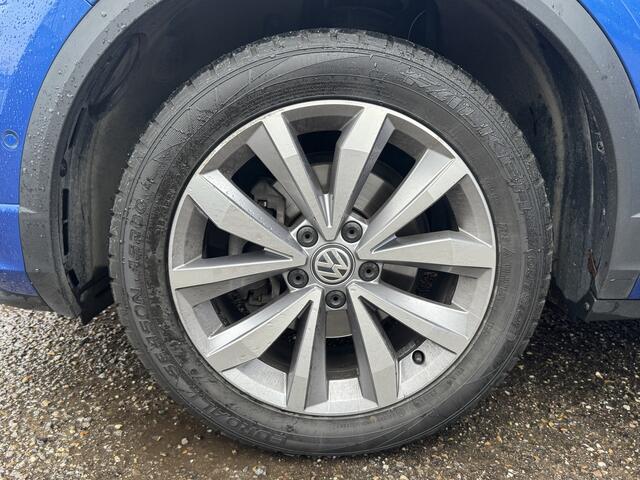 Volkswagen T-Roc 1.5 TSI Sport Business R-Line // NAVI // CAMERA // APPLE CARPLAY- ANDROID AUTO // ELEK. ACHTERKLEP // ADAPTIVE CRUISE //