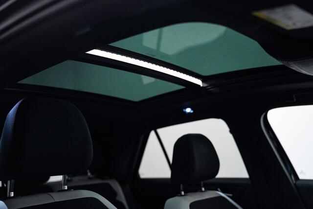 Volkswagen T-Roc 1.5 TSI Sport|Trekhaak|19 inch|Carplay|Camera