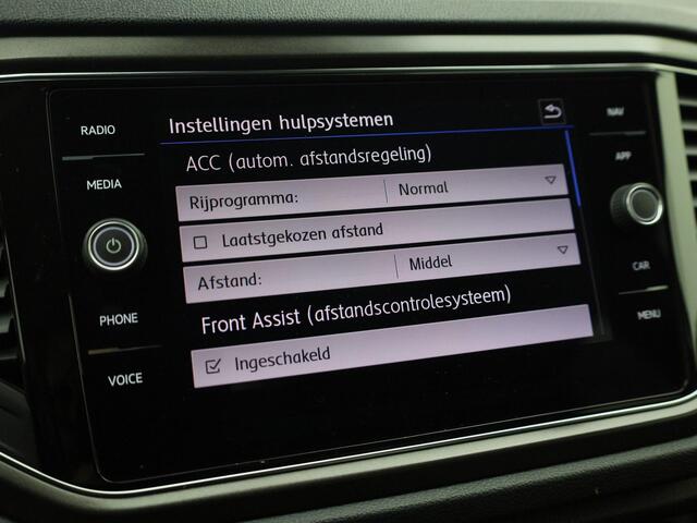 Volkswagen T-Roc 1.0TSI/115PK Style · Navigatie · Apple/Android Car Play · Parkeersensoren