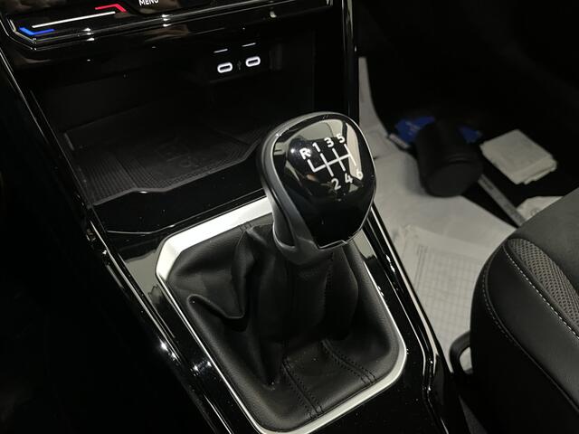 Volkswagen T-Roc 1.0 TSI R-Line / ACC/ APP-CONNECT/ PARK.SENSOREN V+A/ CAMERA/ STOELVERWARMING/ NAVI/ LANE-ASSIST/ IQ-LIGHT/ DIGITAL DASH/ RIJ-MODI/ CLIMA/ DAB/ ISOFIX/ 17'' LMV