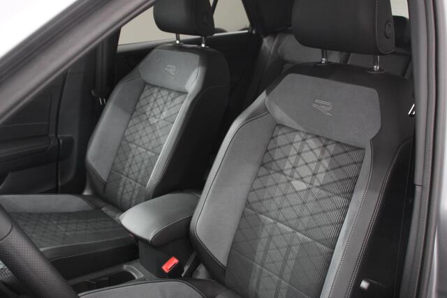 Volkswagen T-Roc 1.5 TSI 150pk DSG R-Line | Navigatie | Apple Carplay/Android Auto | Parkeersensoren | Camera | Blind Spot Assist | Adaptive Cruise Control | Elektrische achterklep | Stoel- en stuurverwarming | Climate Control | Ledverlichting | Virtual Cockpit