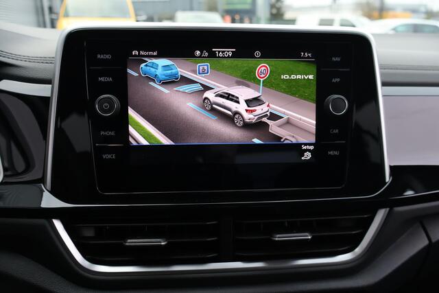 Volkswagen T-Roc 1.5 TSI OPF DSG R-Line 1e Eigenaar | Volledig Onderh | BTW | R-Line | Camera | Stoelverwarming | Massage | Navi | Carplay | Ad Cruise | Full Led | DAB | PDC | Aanhangerassist