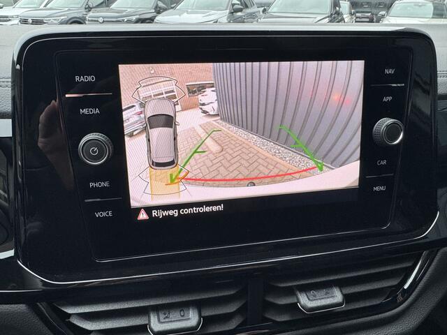 Volkswagen T-Roc 1.5 TSI R-Line Business | Trekhaak afnb. | Panodak | Keyless | Elk. A-klep | Side Assist | IQ Light | Prijs Rijklaar!!