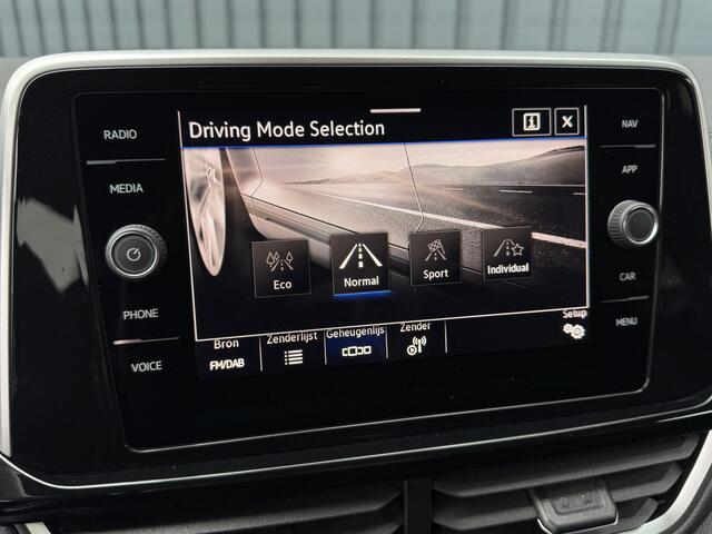 Volkswagen T-Roc 1.5 TSI R-Line Business | Black Style | Trekhaak afnb. | 19'' | IQ Light | Side Assist | Prijs Rijklaar!!