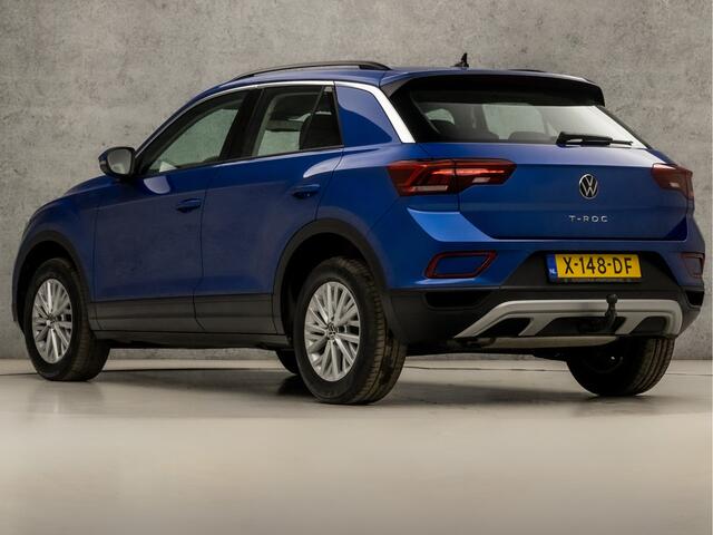Volkswagen T-Roc 1.5 TSI Life Sport 150Pk Automaat (VIRTUAL COCKPIT, APPLE CARPLAY, PARKEERSENSOREN, TREKHAAK, SPORTSTOELEN, LED KOPLAMPEN, ADAPTIVE CRUISE, NIEUWE APK, NIEUWSTAAT)