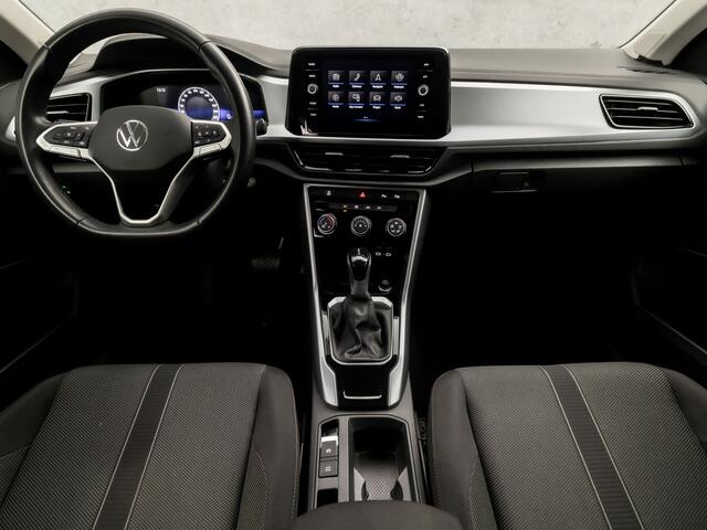 Volkswagen T-Roc 1.5 TSI Life Sport 150Pk Automaat (VIRTUAL COCKPIT, APPLE CARPLAY, PARKEERSENSOREN, TREKHAAK, SPORTSTOELEN, LED KOPLAMPEN, ADAPTIVE CRUISE, NIEUWE APK, NIEUWSTAAT)