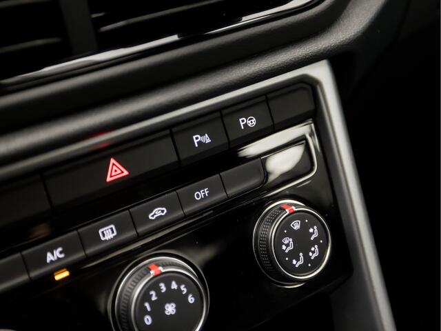 Volkswagen T-Roc 1.5 TSI Life Sport 150Pk Automaat (VIRTUAL COCKPIT, APPLE CARPLAY, PARKEERSENSOREN, TREKHAAK, SPORTSTOELEN, LED KOPLAMPEN, ADAPTIVE CRUISE, NIEUWE APK, NIEUWSTAAT)