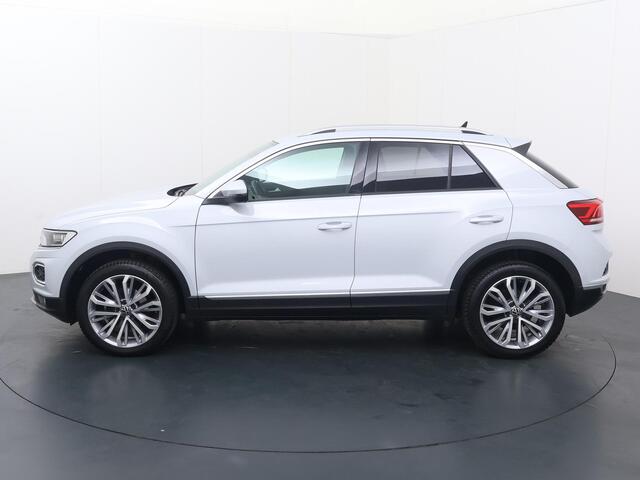 Volkswagen T-Roc 1.5 TSI Sport | 150 PK | Automaat | Navigatiesysteem | Achteruitrijcamera | 18" LM velgen |