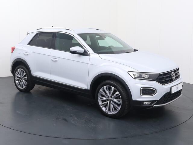 Volkswagen T-Roc 1.5 TSI Sport | 150 PK | Automaat | Navigatiesysteem | Achteruitrijcamera | 18" LM velgen |
