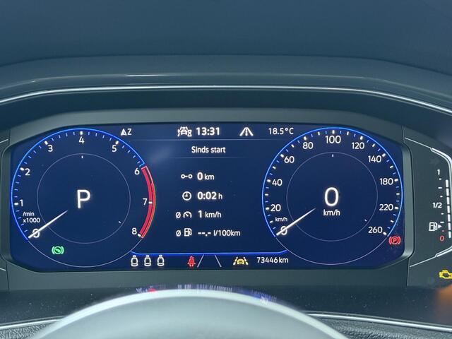 Volkswagen T-Roc 1.5 TSI Sport | 150 PK | Automaat | Navigatiesysteem | Achteruitrijcamera | 18" LM velgen |