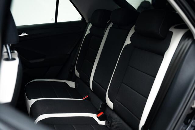 Volkswagen T-Roc 1.5 TSI Sport |Pano|Camera|ACC|Stoelverwarming|