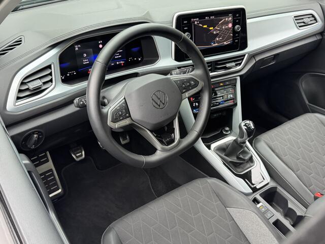 Volkswagen T-Roc TSI 115PK LIFE GOAL EDITION NAVI/CARPLAY/STOELVERWARMING/ FABRIEKSGARANTIE