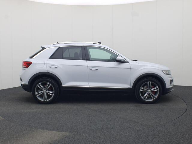 Volkswagen T-Roc 1.5TSI/150PK Sport · Panoramadak · Navigatie · Apple Carplay/Android Auto ·