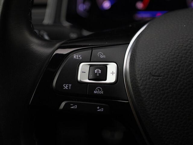 Volkswagen T-Roc 1.5TSI/150PK Sport · Panoramadak · Navigatie · Apple Carplay/Android Auto ·