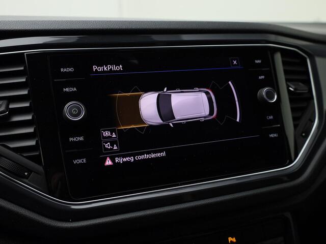 Volkswagen T-Roc 1.5TSI/150PK Sport · Panoramadak · Navigatie · Apple Carplay/Android Auto ·