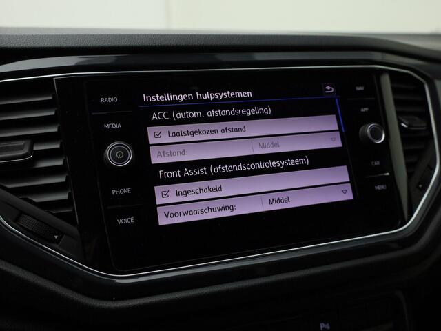 Volkswagen T-Roc 1.5TSI/150PK Sport · Panoramadak · Navigatie · Apple Carplay/Android Auto ·