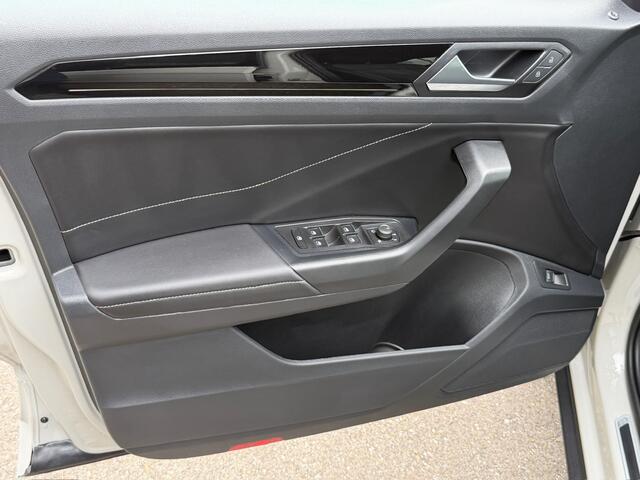 Volkswagen T-Roc 1.5 TSI 150pk DSG R-Line | Camera | Keyless | Elek. Achterklep | Dode hoek | Rijklaar incl. 1 jaar Bovag garantie