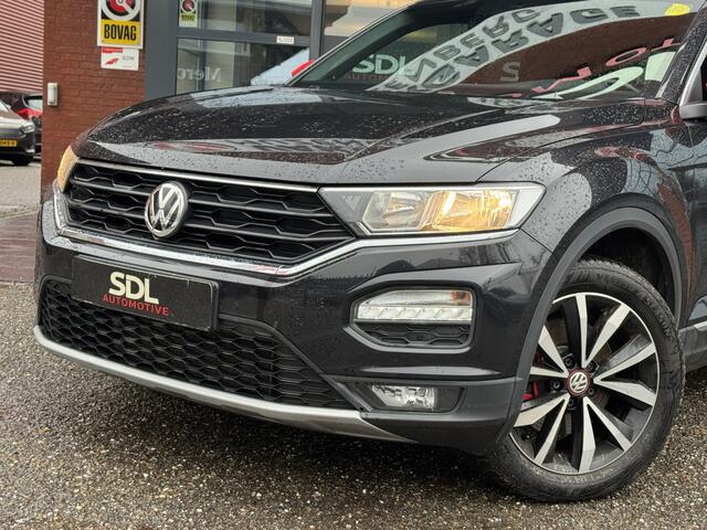 Volkswagen T-Roc 1.5 TSI Style // BEATS AUDIO // TREKHAAK // NAVI // PDC // ADAPTIVE CRUISE // APPLE CARPLAY - ANDROID AUTO // STOELVERWARMING //