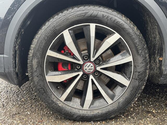 Volkswagen T-Roc 1.5 TSI Style // BEATS AUDIO // TREKHAAK // NAVI // PDC // ADAPTIVE CRUISE // APPLE CARPLAY - ANDROID AUTO // STOELVERWARMING //