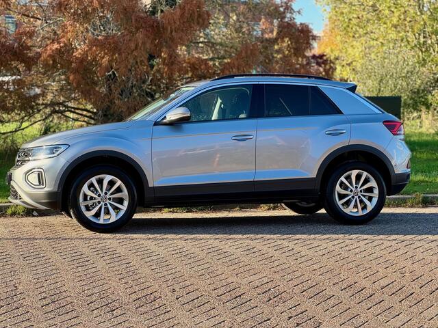 Volkswagen T-Roc 1.5 TSI 150pk DSG Life Edition | Dodehoeksensoren | Climatronic | Achteruitrijcamera