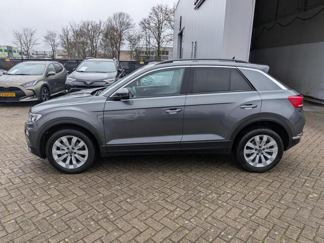 Volkswagen T-Roc 1.5 TSI 150 PK Style | NL-Auto | Automaat | Navigatie | Adaptieve Cruise Control | Parkeersensoren | 1e Eigenaar