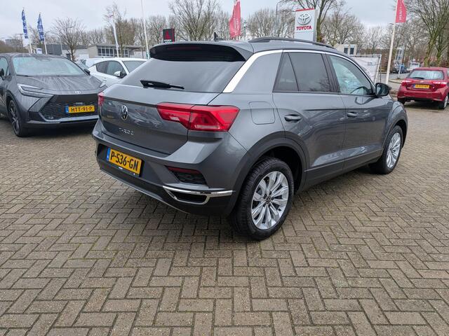 Volkswagen T-Roc 1.5 TSI 150 PK Style | NL-Auto | Automaat | Navigatie | Adaptieve Cruise Control | Parkeersensoren | 1e Eigenaar