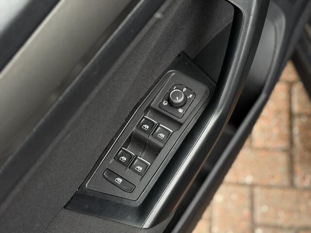 Volkswagen T-Roc 1.0 TSI Style Business | Navigatie | ACC | PDC V+A | Elekt. Kofferklep | Apple Carplay/Android Auto | RIJKLAARPRIJS INCL 12 MAANDEN GARANTIE EN BEURT