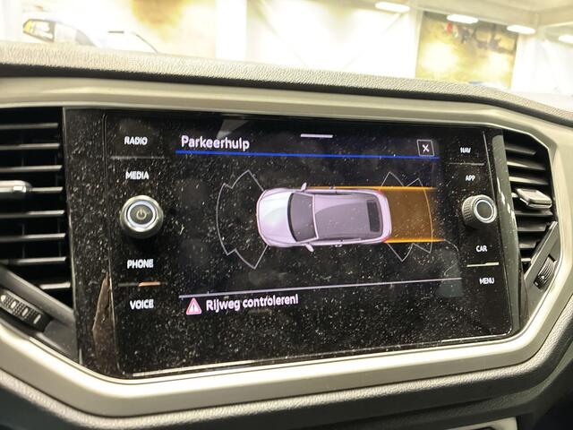 Volkswagen T-Roc Cabrio 1.5 TSI 150pk DSG Style · Apple/Android Car Play · Stoelverwarming · Alarm · Navigatie · P-Sensoren · 17'' Inch ·