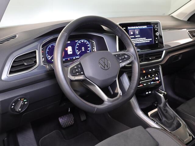 Volkswagen T-Roc 1.5 TSI Style 150 PK DSG | Private lease vanaf ¤641,-| Trekhaak afneembaar | Navigatie | Stoel verwarming en massage | Alcantara |