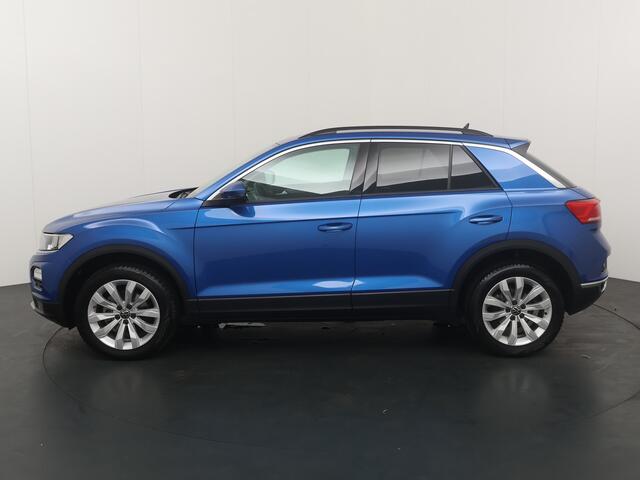 Volkswagen T-Roc 1.5 TSI Style | Automaat I Dealeronderhouden I Trekhaak I Navi I Adapt Cruise | 4 seiz banden