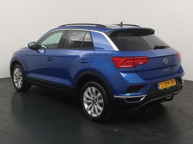 Volkswagen T-Roc 1.5 TSI Style | Automaat I Dealeronderhouden I Trekhaak I Navi I Adapt Cruise | 4 seiz banden
